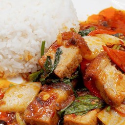 ข้างราดผัดพริกแกงหมูกรอบ