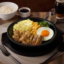 สเต็กเทริยากิไก่และไข่  เสิร์ฟพร้อมข้าวญี่ปุ่น