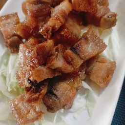 สามชั้นทอดน้ำปลา