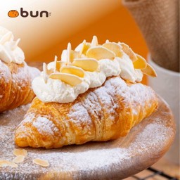 ครัวซองต์ครีมมี่อัลมอนด์