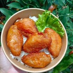 ปีกไก่ทอดน้ำปลาราดข้าว