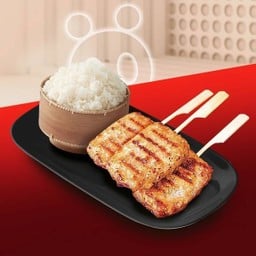 หมูย่างคุโรบูตะ 3 ไม้ พร้อมข้าวเหนียว