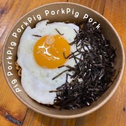 PIG PORK by Mom2Ri.ch (มาม่าเผ็ดเกาหลี) ประชาอุทิศ 33 แยก 4