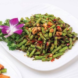 ถั่วแขกผัดกานาฉ่ายหมูกรอบหั่นเต๋า (S)