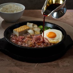 สุกี้ยากี้เนื้อ เสิร์ฟพร้อมข้าวญี่ปุ่น