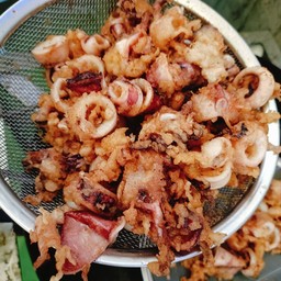 หมึกทอดกระเทียม