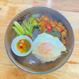 ข้าวผัดเผ็ดหน่อไม้ดองไก่