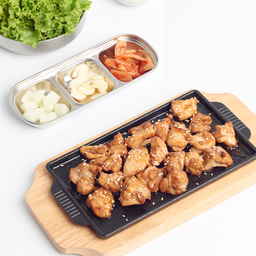 2. สะโพกไก่ย่าง หมักซอส กระทะร้อน