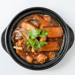 เต้าหู้หมูกรอบน้ำแดงหม้อดิน (L)