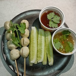 ลูกชิ้นหมูล้วนลูกโตๆย่างหอมๆ