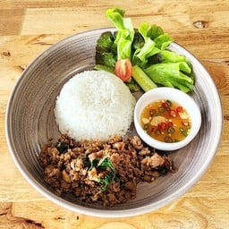 ข้าวกะเพราพริกแห้งหมูสับ