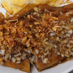 ปลาไข่ทอดซอสกระเทียม(กับข้าว)