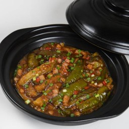 มะเขือยาว หมูสับและปลาเค็มอบหม้อดิน (M)