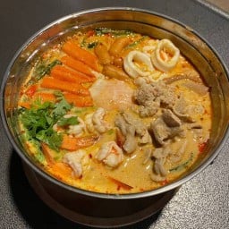 มาม่าต้มยำหม้อไฟปทุมธานี (ปากซอยขนส่งปทุม)