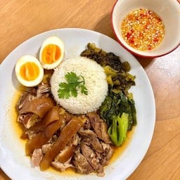 ขาหมูเจ๊รั่ว by เจ๊รุ้ง