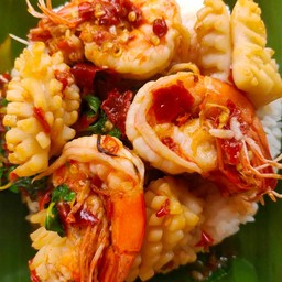 ข้าว กระเพรารวมมิตรทะเล