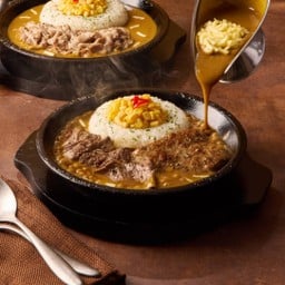 ข้าวแกงกะหรี่ชีสเนื้อ & แฮมเบิร์ก