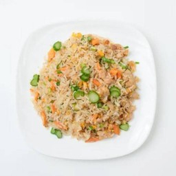 ข้าวผัด ปลาเค็มและไก่หั่นเต๋า (L)