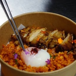 ข้าวผัดกิมจิ ไข่เยิ้ม ไก่ย่าง