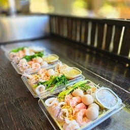 Monday Cafe ตะเคียนเตี้ย ห้วยคู ซอย1