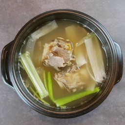 갈비탕 (galbitang-ซุปซี่โครงเนื้อ)