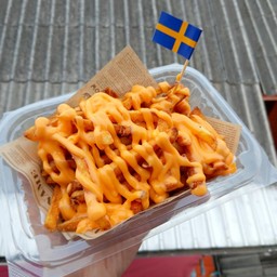 เฟรนฟรายคลุกผงชีสราดซอสชีส