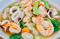 ราดหน้าทะเลรวม