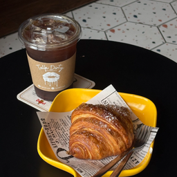 โปรคุ้ม!! อเมริกาโน่เย็นคั่วเข้มกับครัวซองต์