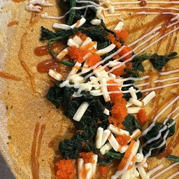 เครปร้อนไข่กุ้ง+ผักโขม+ซอสพิซซ่า+มอสซาเรลล่าชีส