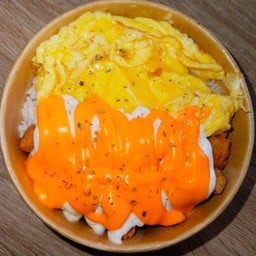 ข้าว ไข่ข้น ไก่ทอดราดชีส&ซาวครีม