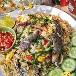 ข้าวผัดปลาทูชะอม