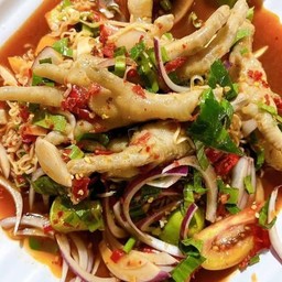 ยำมาม่าตีนไก่ใส่น้ำปลาร้า