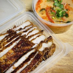 เซ็ตข้าวหมูผสมต้มยำกุ้งแซ่บเว่อร์