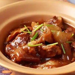 เนื้อตุ๋นหัวไชเท้า