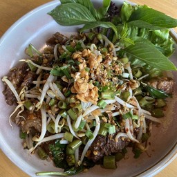 เหลาเนื้อตุ๋นผัดโหระพา