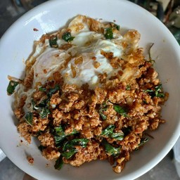 ข้าวกะเพราหม่าล่าไข่ดาวคู่