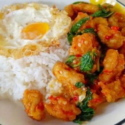 ข้าวกะเพราไก่กรอบ