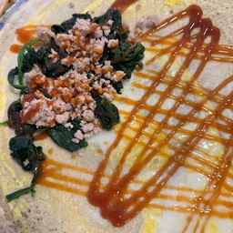 เครปร้อนไข่ไก่+ผักโขม+หมูสับ