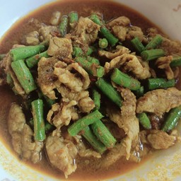 หมูผัดพริกแกงใต้เป็นกับข้าว