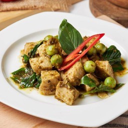 ไก่นุ่มผัดพริกแกงเขียวหวาน 233 kcal
