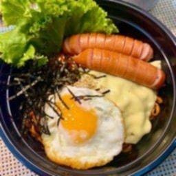 มาม่าเกาหลีไส้กรอกไข่ดาว