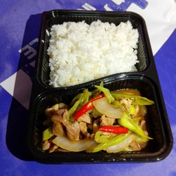 ไก่ ผัดพริกหยวก