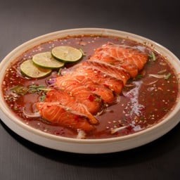 ยำแซลมอน