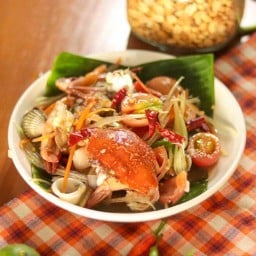 แซ่บ Station