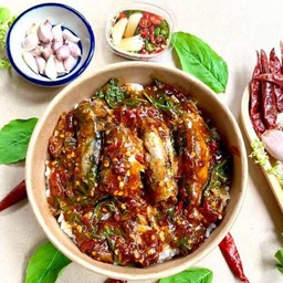 กะเพราปลากระป๋องราดข้าว