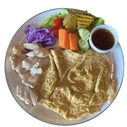 ไข่เจียวไร้มัน 3 ฟอง เพิ่มอกไก่ 570 kcal