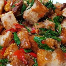 กะเพราหมูกรอบราดข้าว