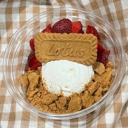 กรีกโยเกิร์ต บิสคอฟ+ผลไม้