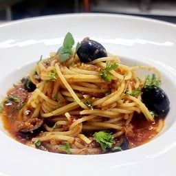 สปาเก็ตตี้อัลลาพุตตาเนสก้า (Spaghetti Alla Puttanesca)