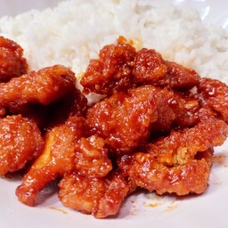 ข้าวไก่ทอดผัดซอส